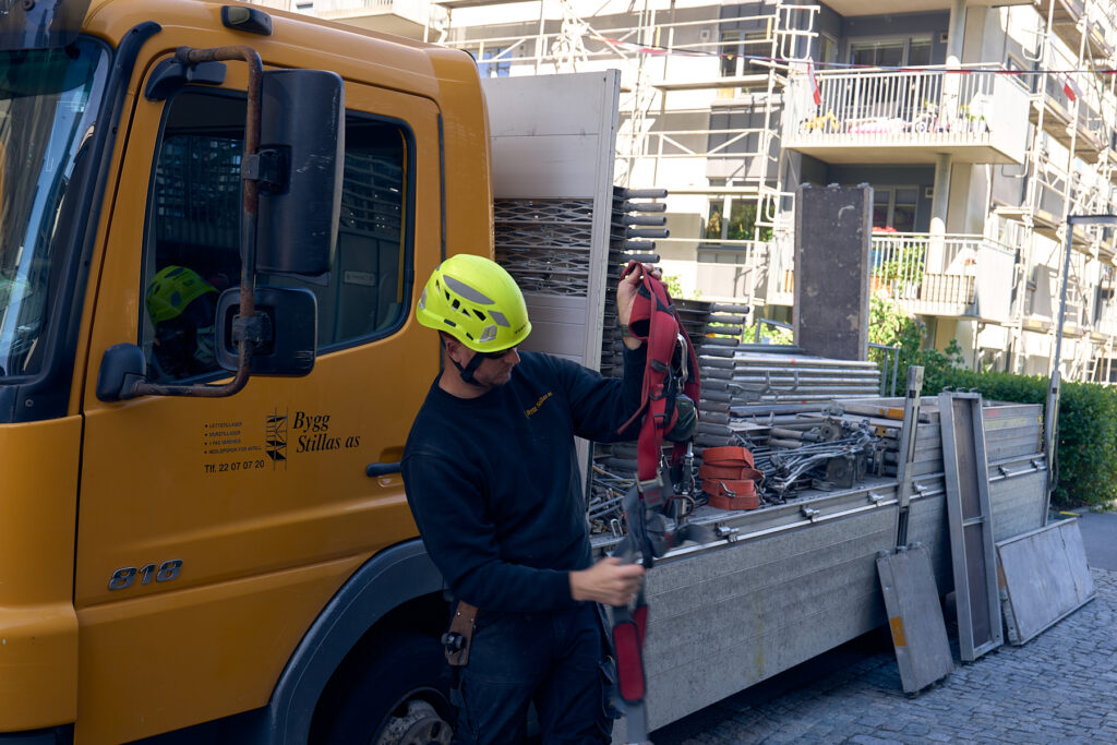 Stillasarbeider, oppsett av tungstillas